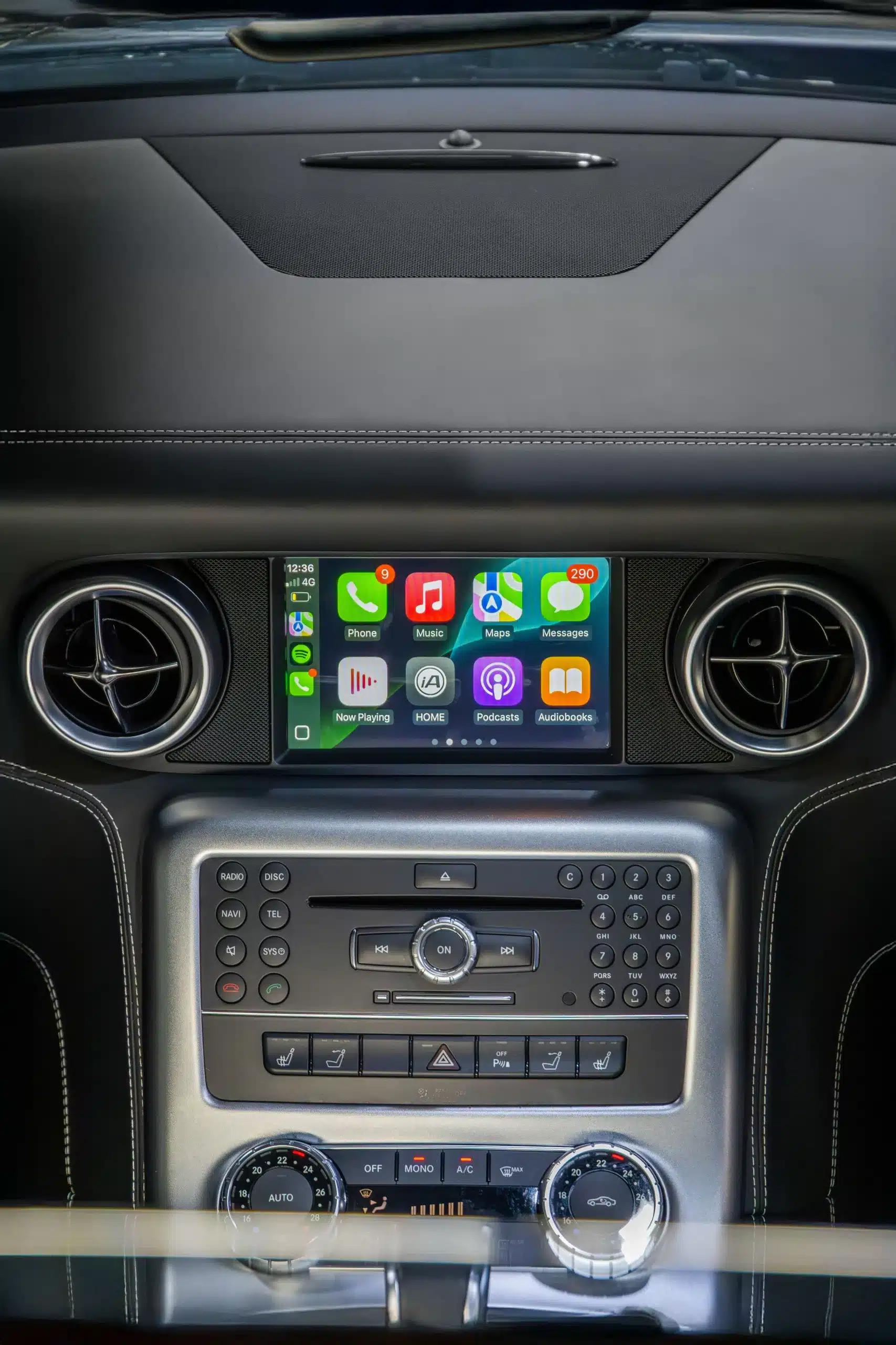 Mercedes SLS Apple Carplay in headunit